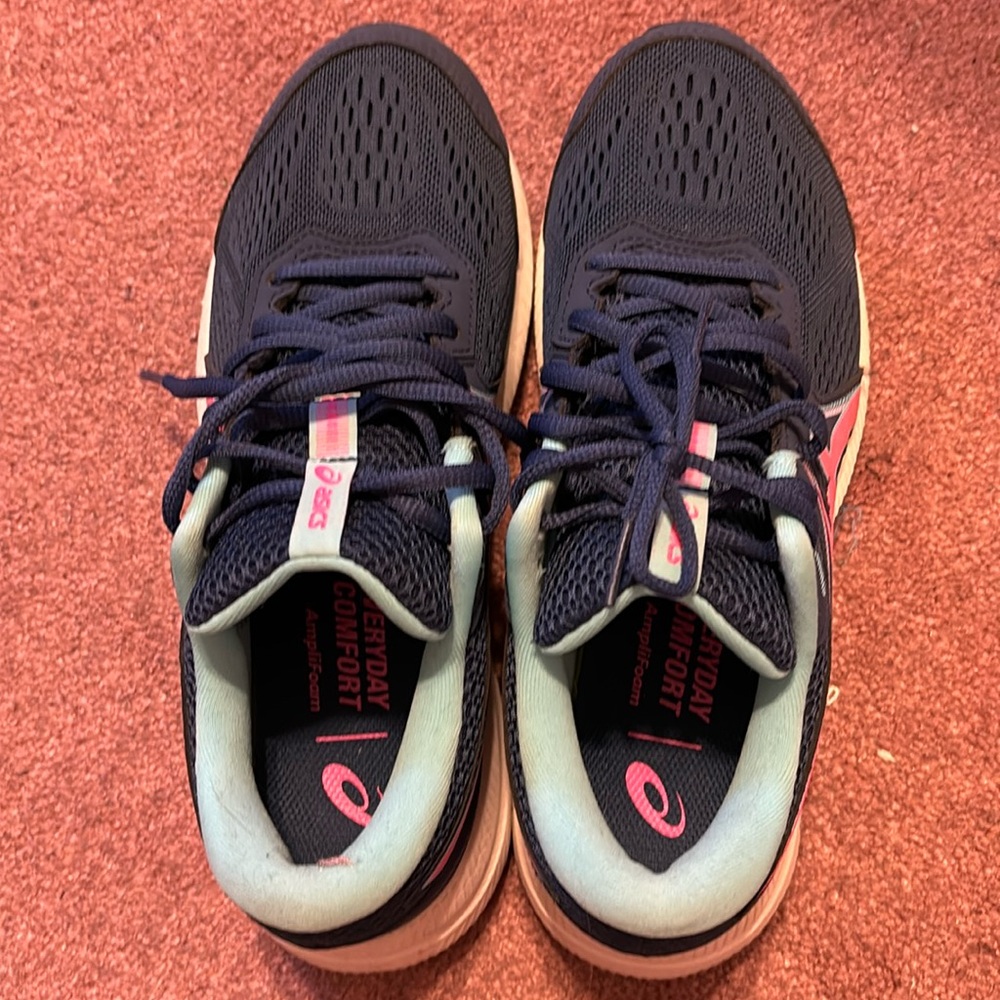 Women’s sneakers